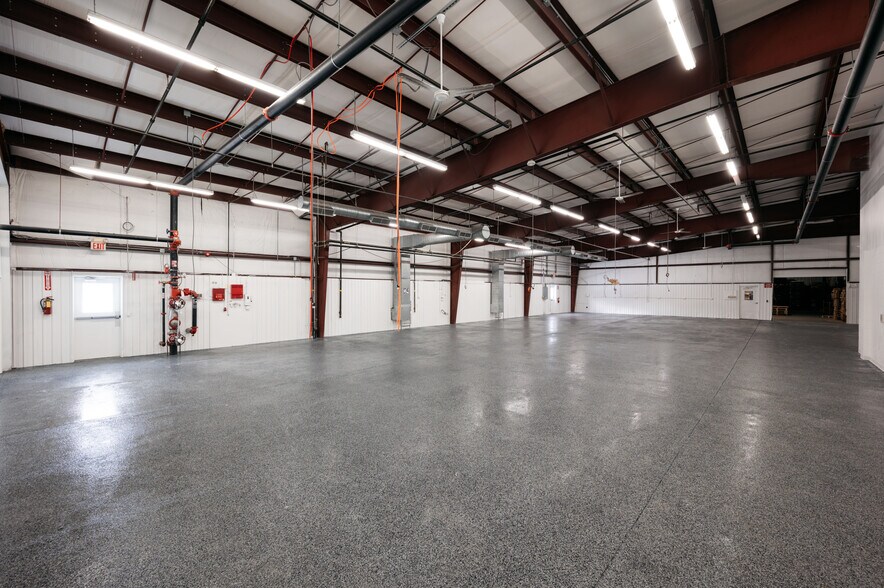 More Photos Of 2291 Traversefield Dr, Traverse City Manufacturing For Lease