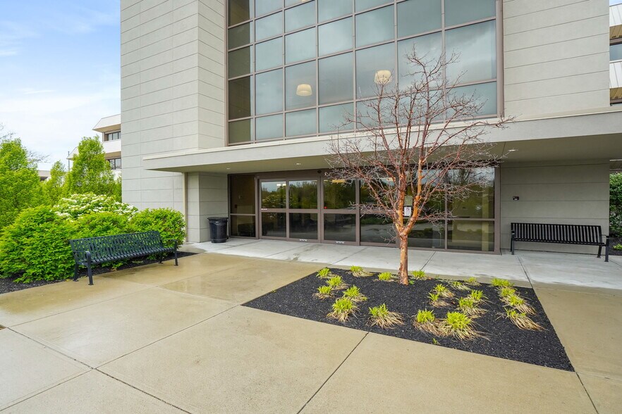 More Photos Of 350 W Wilson Bridge Rd, Worthington Medical For Lease