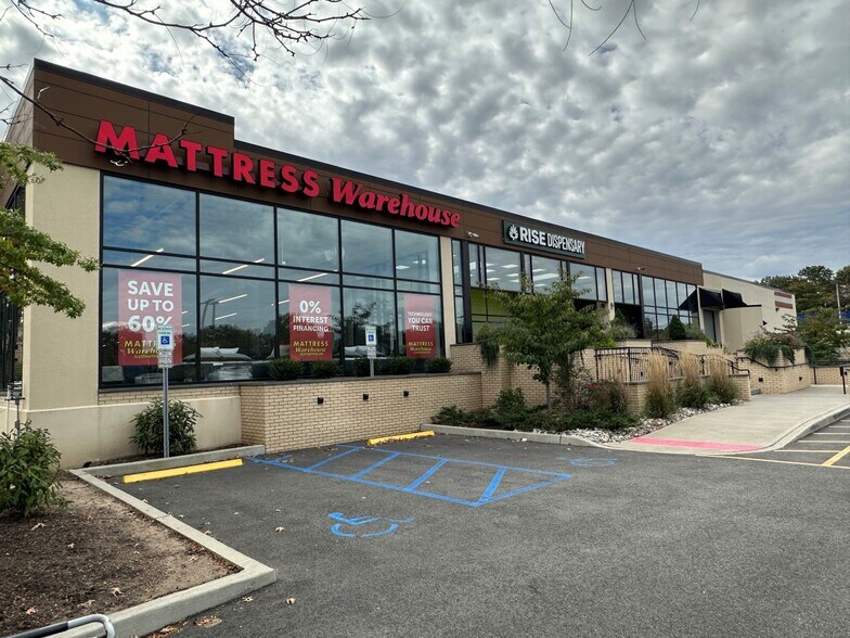 More Photos Of 145 E State Rt 4, Paramus Storefront For Lease