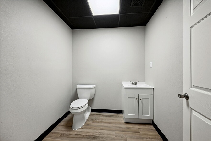 More Photos Of 1705 C M Fagan Dr, Hammond Convenience Store For Sale