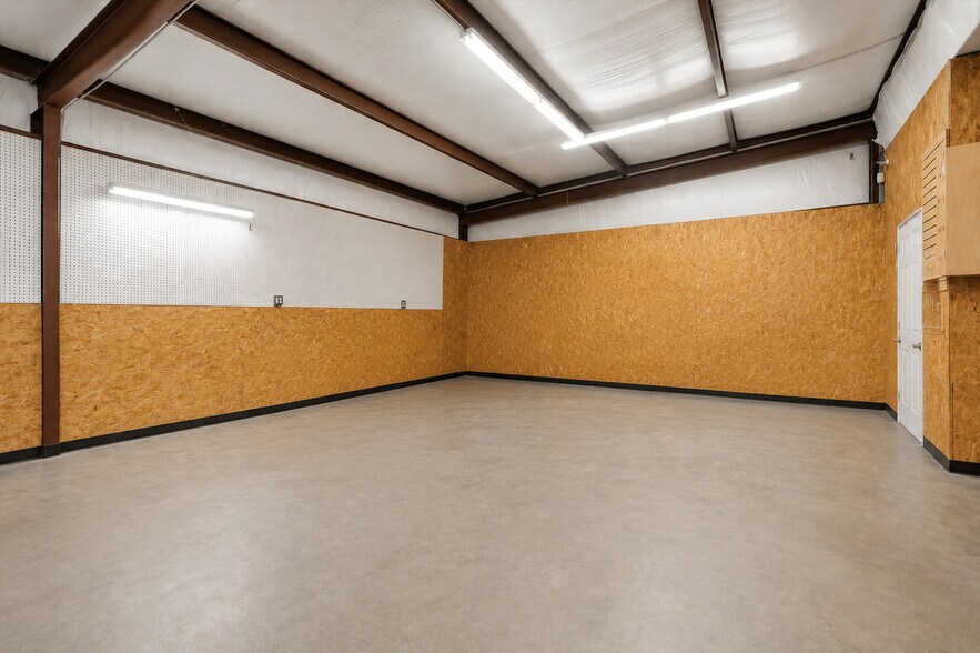 More Photos Of 11003 Willis Waukegan Rd, Conroe Light Distribution For Sale