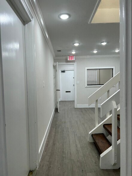 More Photos Of 8410-8432 NW 61st St, Miami Light Manufacturing For Lease