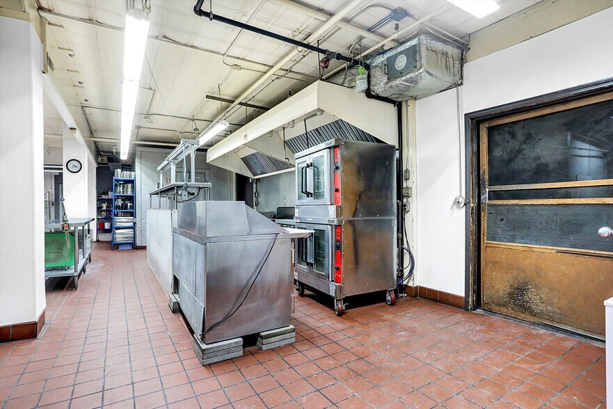 More Photos Of 35 S Main St, Batesville Warehouse For Sale
