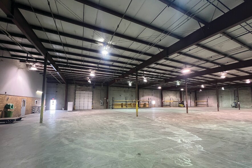More Photos Of 2675 N 9th St, Carter Lake Warehouse For Lease