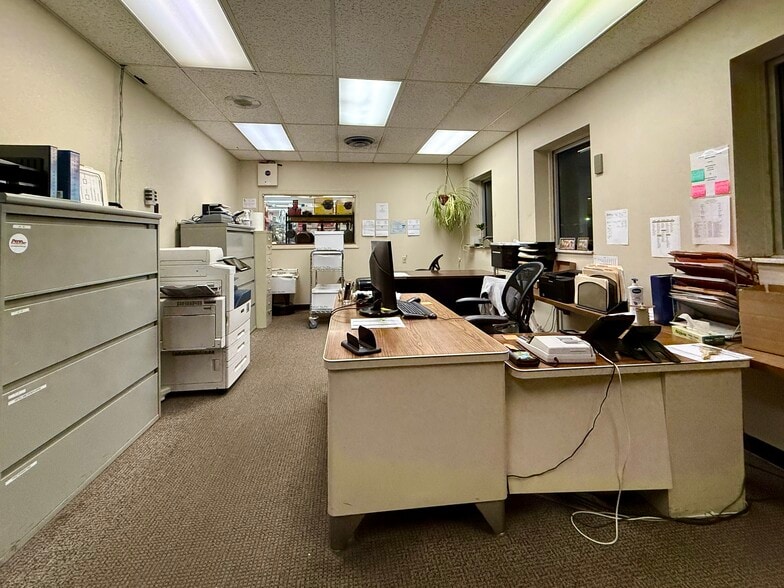 More Photos Of 2800 Penn Ave, Pittsburgh Showroom For Sale