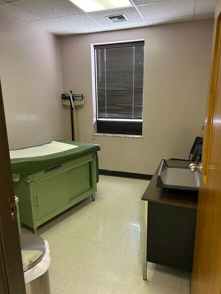 More Photos Of 310 35th St SE, Charleston Medical For Sale