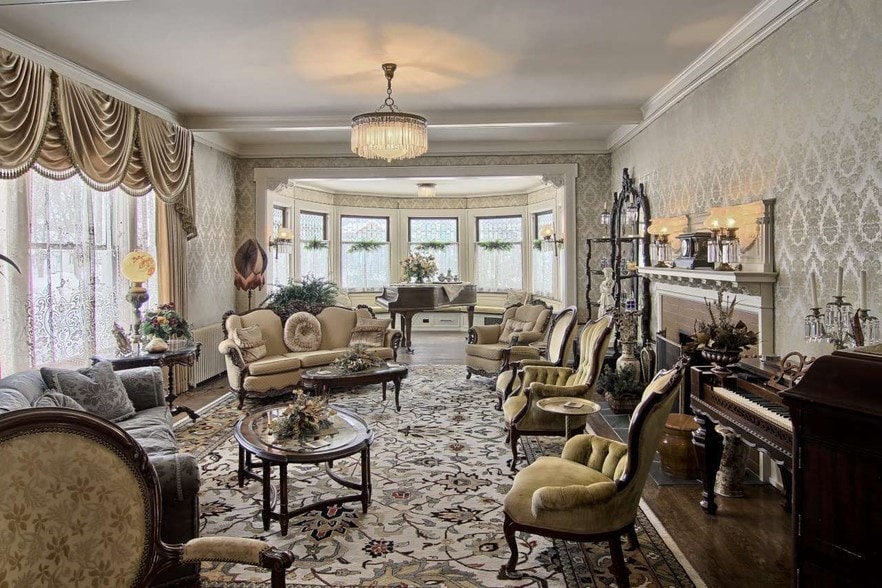 More Photos Of 230 Wellington St, Traverse City Hospitality For Sale