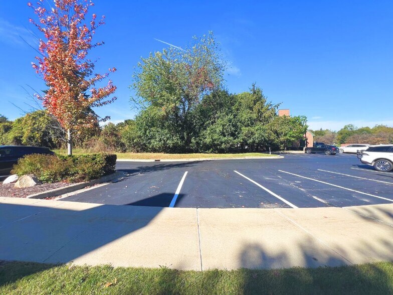 More Photos Of 1301-1307 S Main St, Chelsea Office For Sale