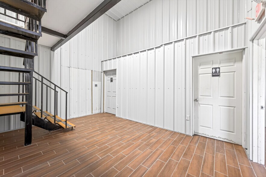 More Photos Of 703 Buschong St, Houston Manufacturing For Lease