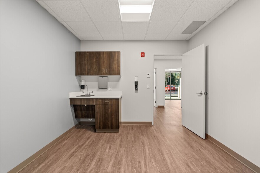 More Photos Of 275 SW 160th St, Burien Medical For Lease