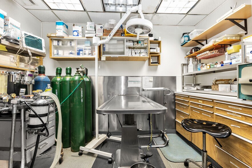 More Photos Of 9518 Avenue L, Brooklyn Storefront Retail Office For Sale