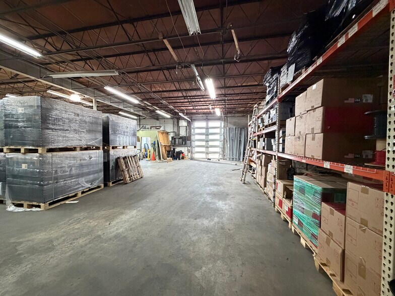 More Photos Of 3241-3249 NW 38th St, Miami Manufacturing For Sale
