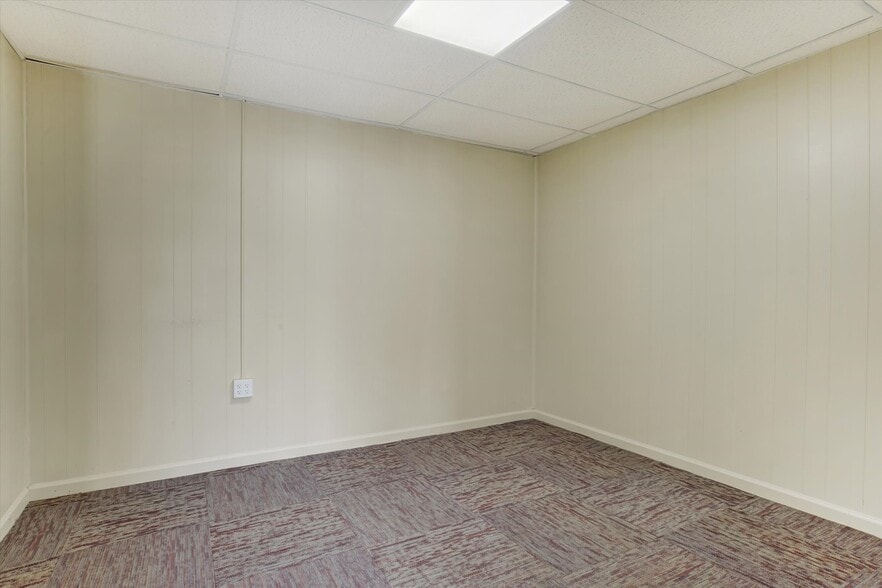 More Photos Of 100 Old York Rd, New Cumberland Storefront Retail Office For Lease