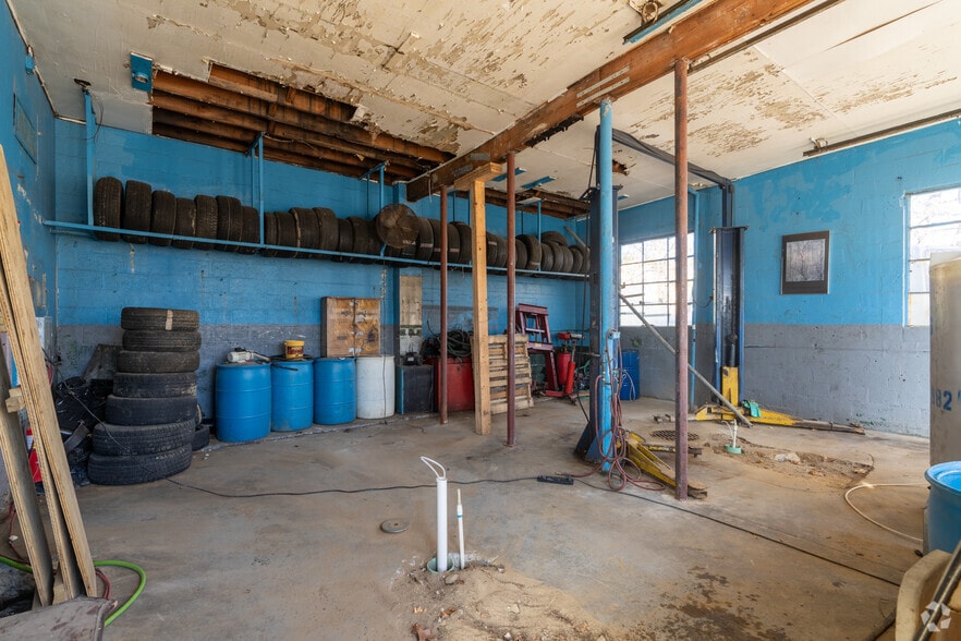 More Photos Of 472-474 Concord St, Framingham Auto Repair For Sale