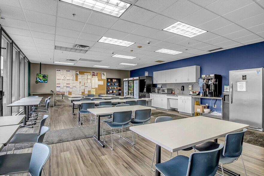 More Photos Of 250 Cross Keys Office Park, Fairport Unknown For Lease