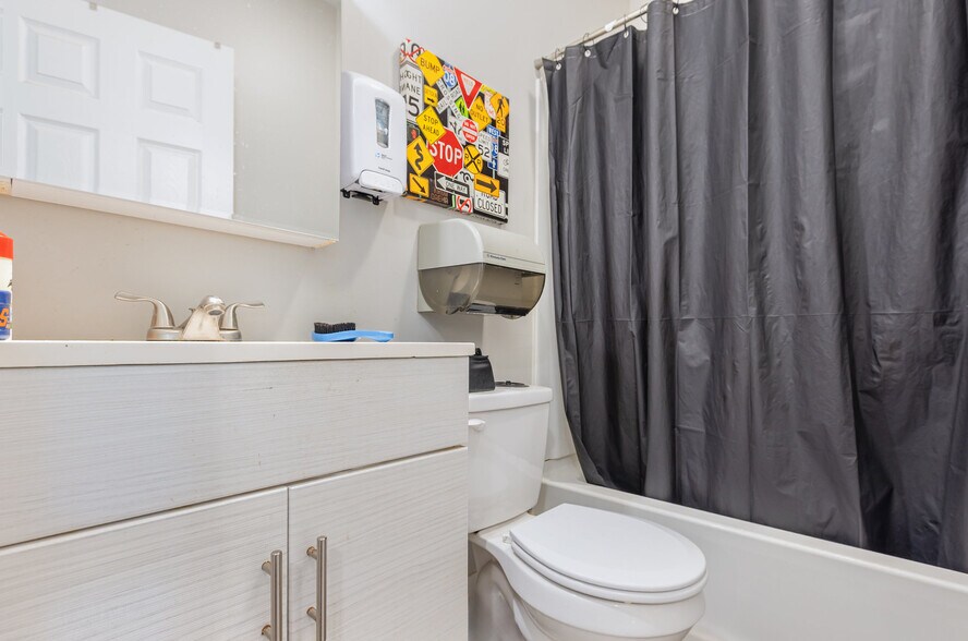 More Photos Of 32 Main St, Scottsville Storefront For Sale