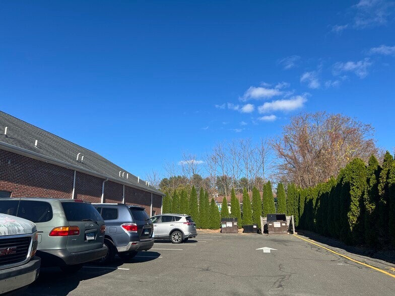 More Photos Of 292 Elm St, Monroe Unknown For Lease