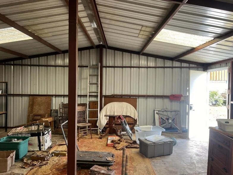 More Photos Of 804 S Bosque St, Whitney Freestanding For Sale