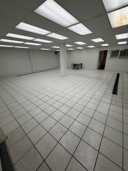 More Photos Of 150 E 400 N, Salem Manufacturing For Lease
