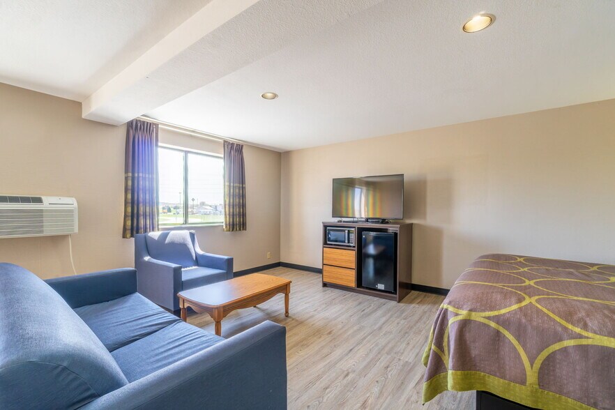 More Photos Of 2530 Singing Hills Blvd, Sioux City Hotel For Sale
