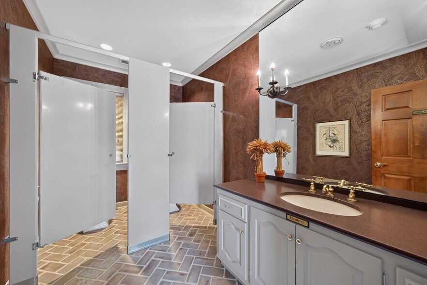 More Photos Of 1461 Highway EE, Winfield Specialty For Sale