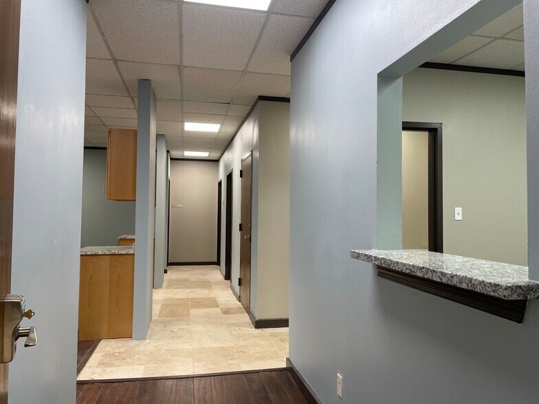 More Photos Of 722 Fairmont Pky, Pasadena Light Manufacturing For Lease