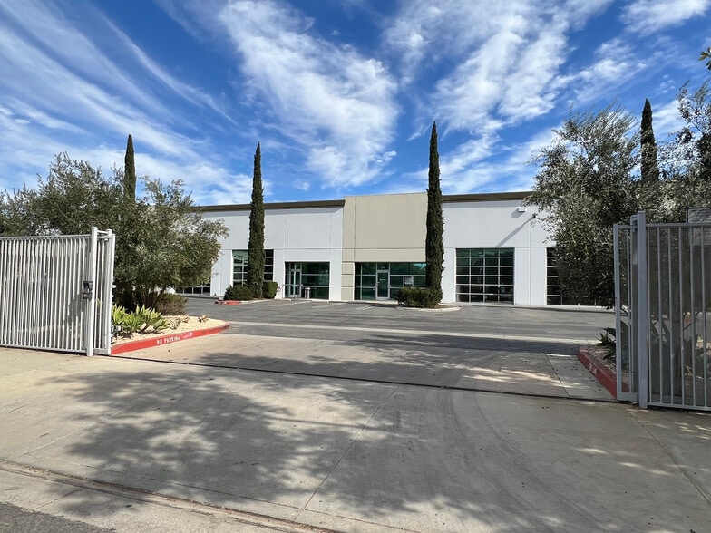 Primary Photo Of 7500-7536 Tyrone Ave, Van Nuys Service For Sale
