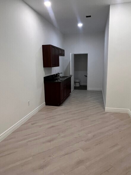 More Photos Of 1101 Holland Dr, Boca Raton Light Manufacturing For Lease