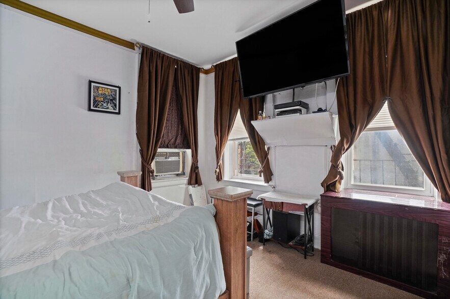 More Photos Of 6046 Putnam Ave, Ridgewood Apartments For Sale