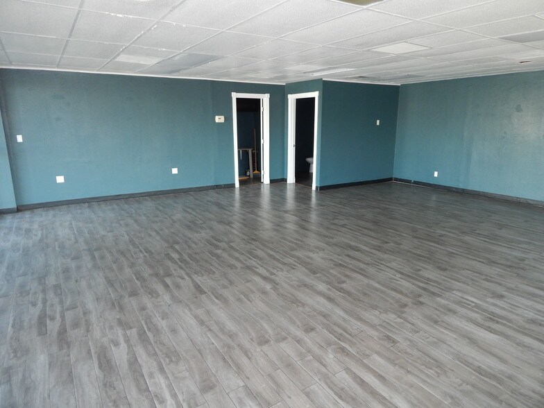More Photos Of 2841 E Bell Rd, Phoenix Storefront Retail Office For Sale