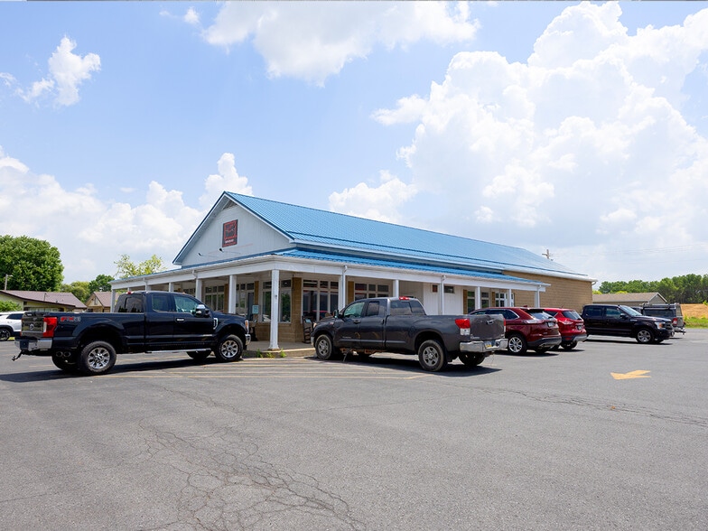 More Photos Of 299-335 E Chestnut St, Mifflinburg Unknown For Lease