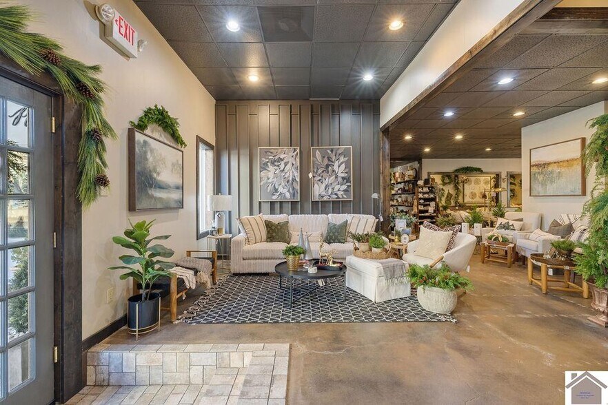 More Photos Of 2200 Broadway, Paducah General Retail For Sale