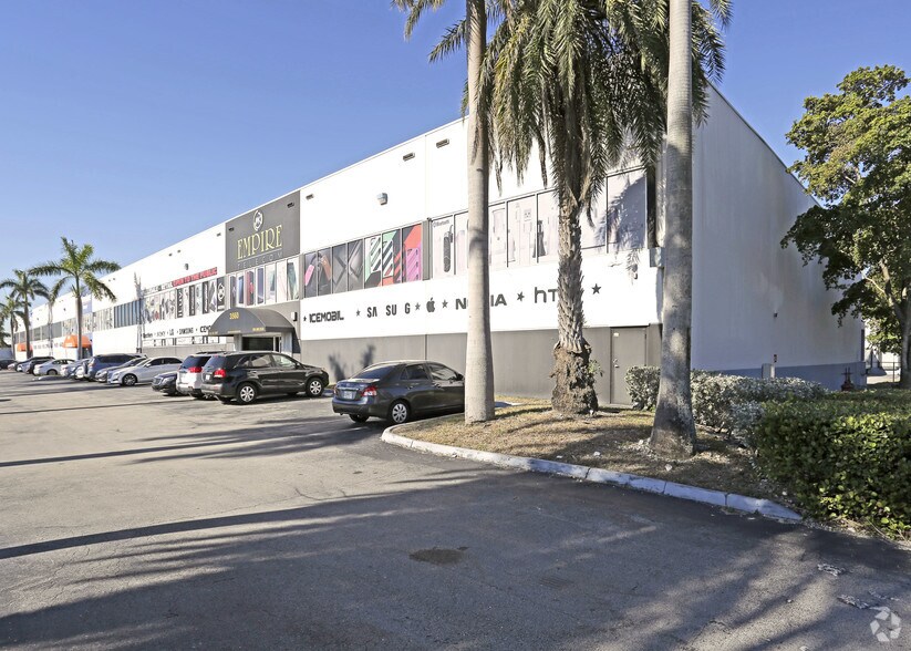 More Photos Of 3520-3560 NW 72nd Ave, Miami Warehouse For Lease