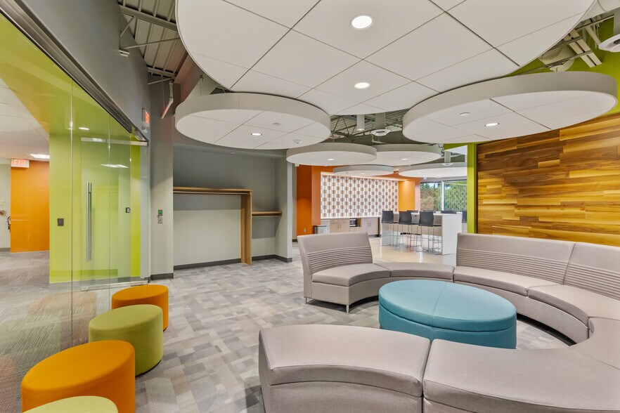 More Photos Of 1 Penn Center Blvd, Pittsburgh Unknown For Lease