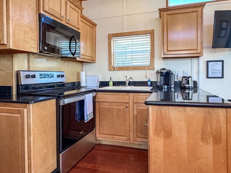 More Photos Of 309 Water St, Apalachicola Marina For Sale