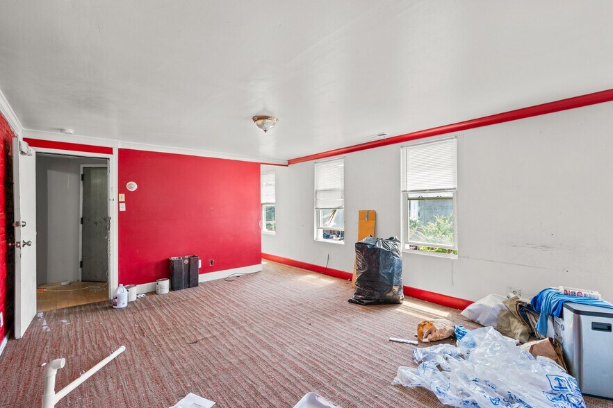 More Photos Of 2800 Huntingdon Ave, Baltimore Storefront Retail Residential For Lease