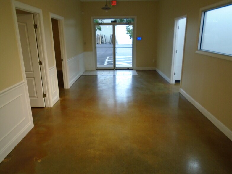 More Photos Of 2176 N Fox Hollow Dr, Nixa Warehouse For Lease