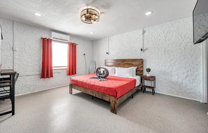 More Photos Of 602 Poinsettia Ave, Clearwater Beach Hotel For Sale