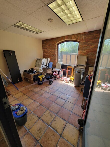 More Photos Of 2323 N Walton Walker Blvd, Dallas Office For Sale