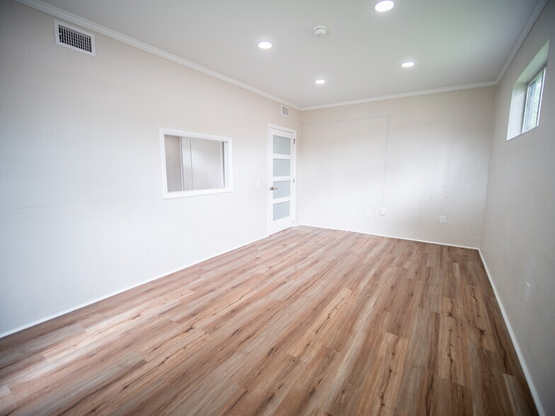 More Photos Of 110-112 Irvin Ave SW, Live Oak Medical For Sale