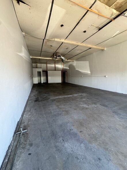 More Photos Of 2302-2320 Cabrera Ave, San Bernardino Service For Lease