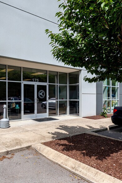 More Photos Of 1922 Old Murfreesboro Rd, Nashville Warehouse For Lease