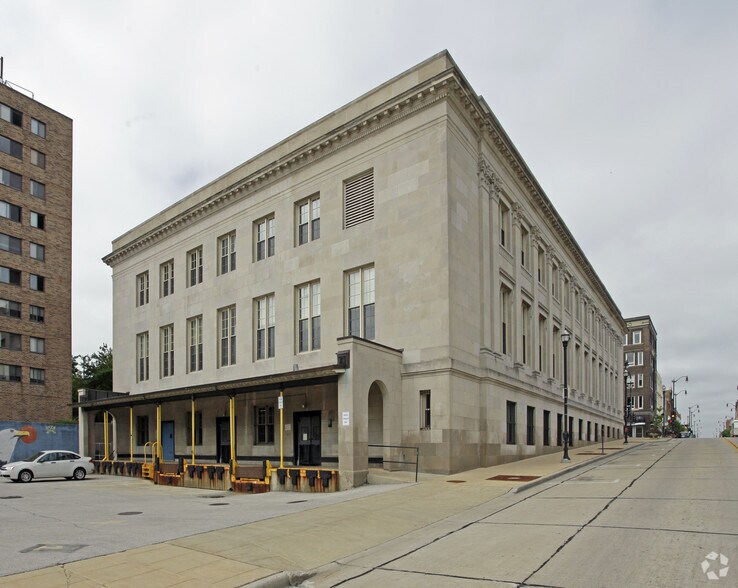 More Photos Of 603 Main St, Racine Post Office For Lease