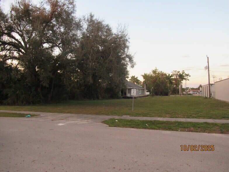 Primary Photo Of 1925 Suwanee Ave, Fort Myers Land For Sale