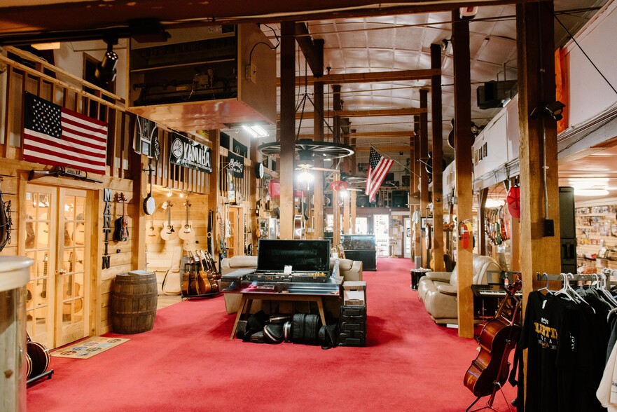 More Photos Of 920 S Chapman St, Greensboro Storefront For Lease