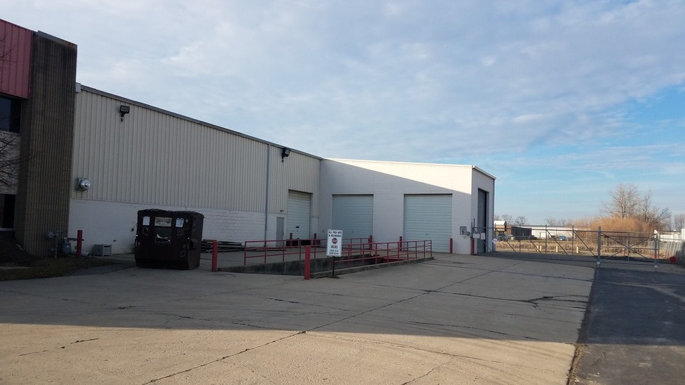 More Photos Of 2786 E Crescentville Rd, West Chester Warehouse For Lease