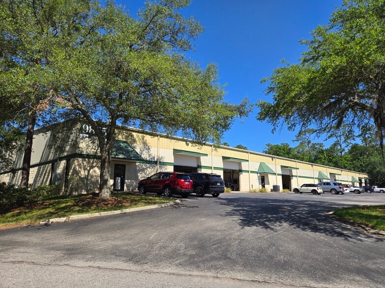 More Photos Of 9855 Mining Dr, Jacksonville Warehouse For Lease
