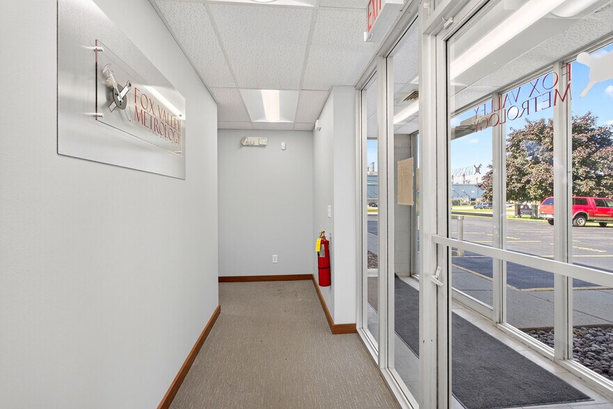 More Photos Of 3125 Medalist Dr, Oshkosh Office For Sale