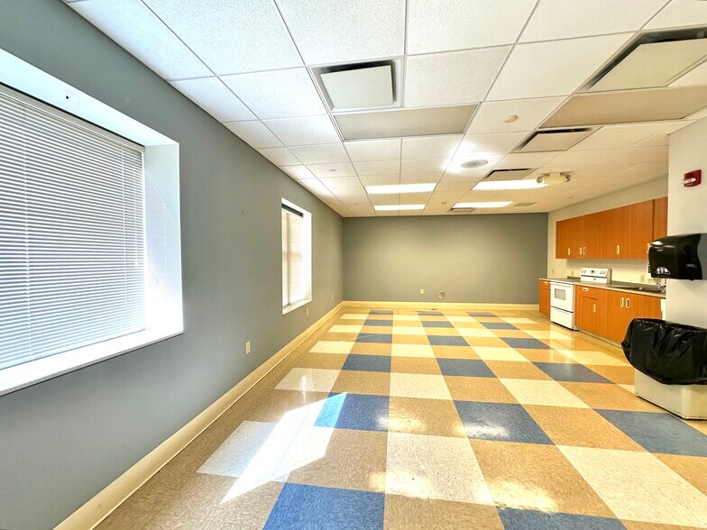 More Photos Of 2022 Kelle Dr, Chesterton Medical For Sale