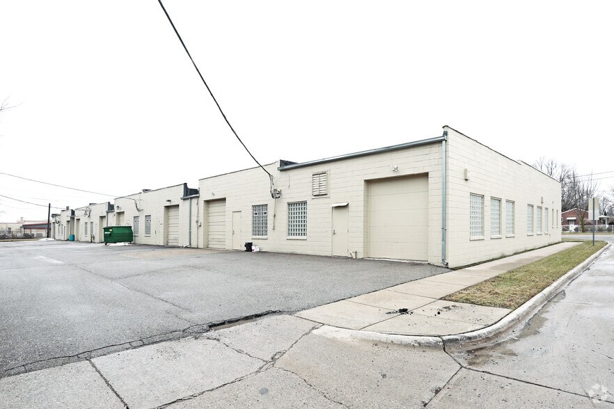 More Photos Of 26400-26450 W 7 Mile Rd, Redford Warehouse For Lease